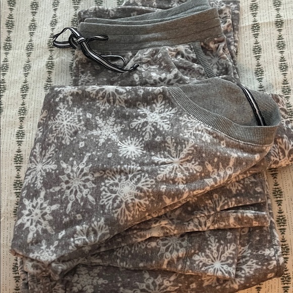 Nautica Gray Snowflake Pajama Set - Picture 4 of 5